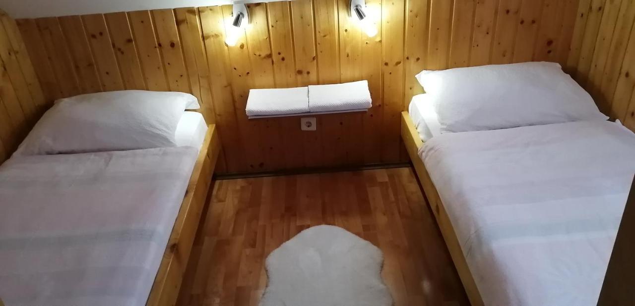 Wooden House Nela Near Plitvice Lakes Smoljanac Exterior foto
