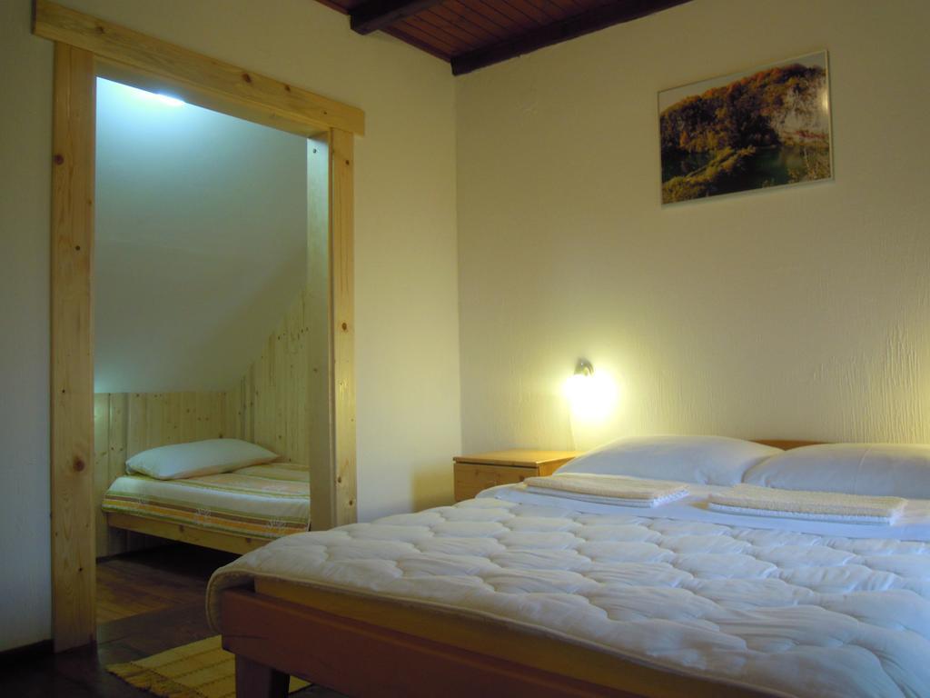 Wooden House Nela Near Plitvice Lakes Smoljanac Zimmer foto